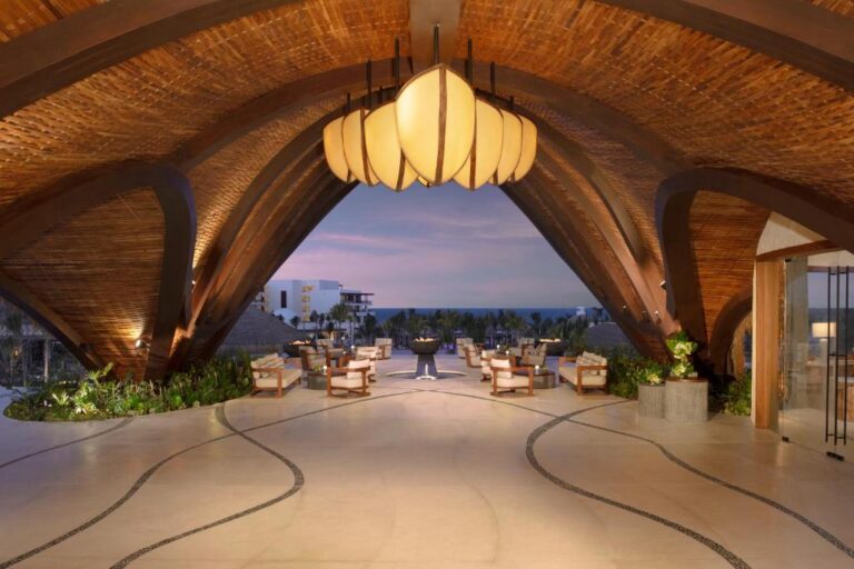 Best All-Inclusive Resorts for Corporate Hosting: Professional Guide