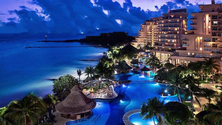 How to Manage All-Inclusive Resorts Crowd Issues: Operational Guide